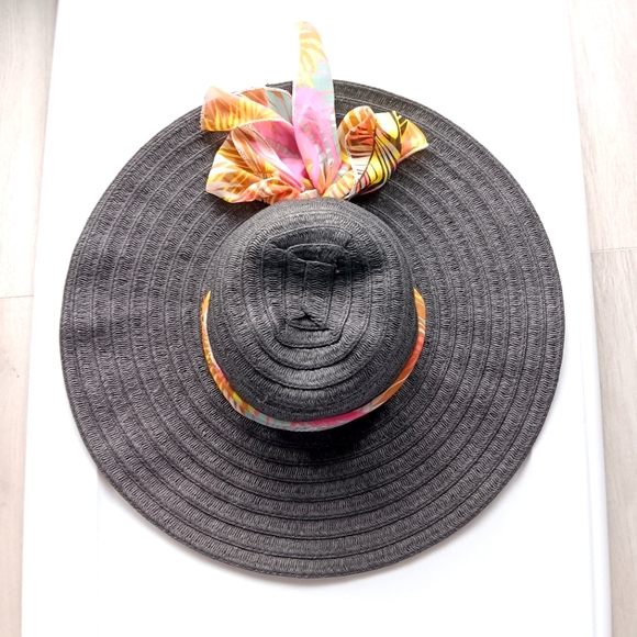 Jaclyn Smith Straw Wide-Brim Sun Hat Palm Leaves Ribbon Black 17" Diameter OSFM - Picture 1 of 10